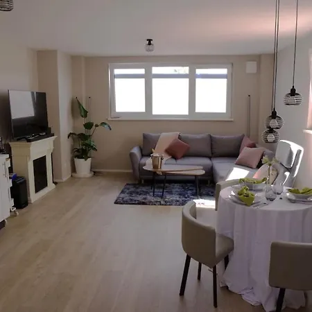 Cosy Ruhig 7 Min Zu Fuess Naehe Bahnhof Lägenhet *